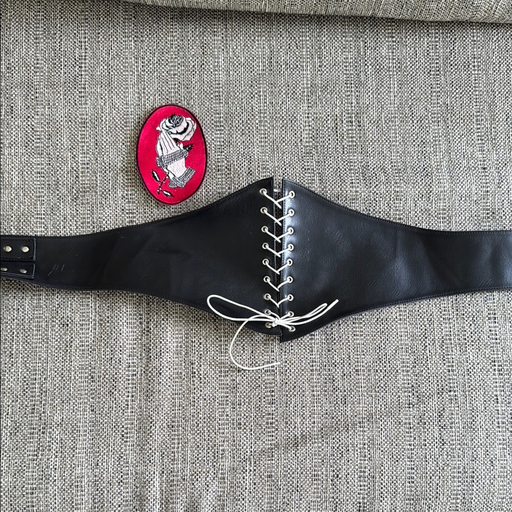 Deandri Black Leather Lace-Up Belt